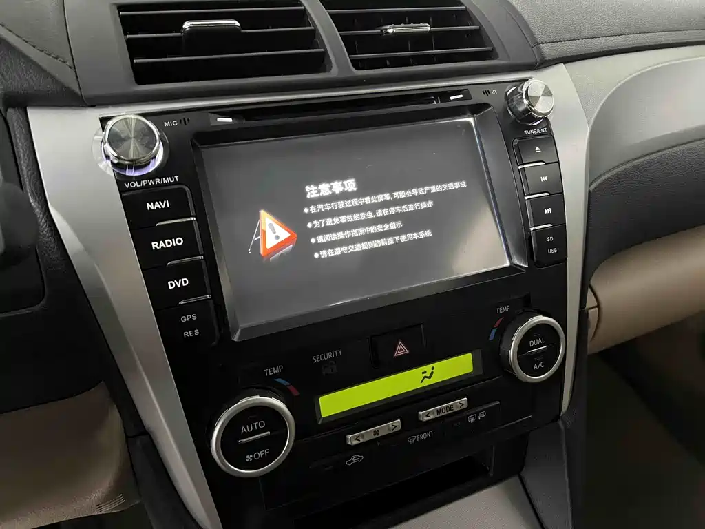 Toyota Camry 2013 — фото 10