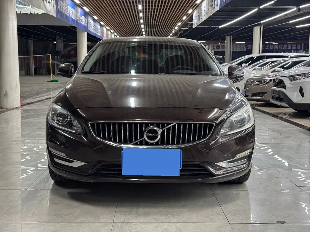 Volvo S60 2018 — фото 2