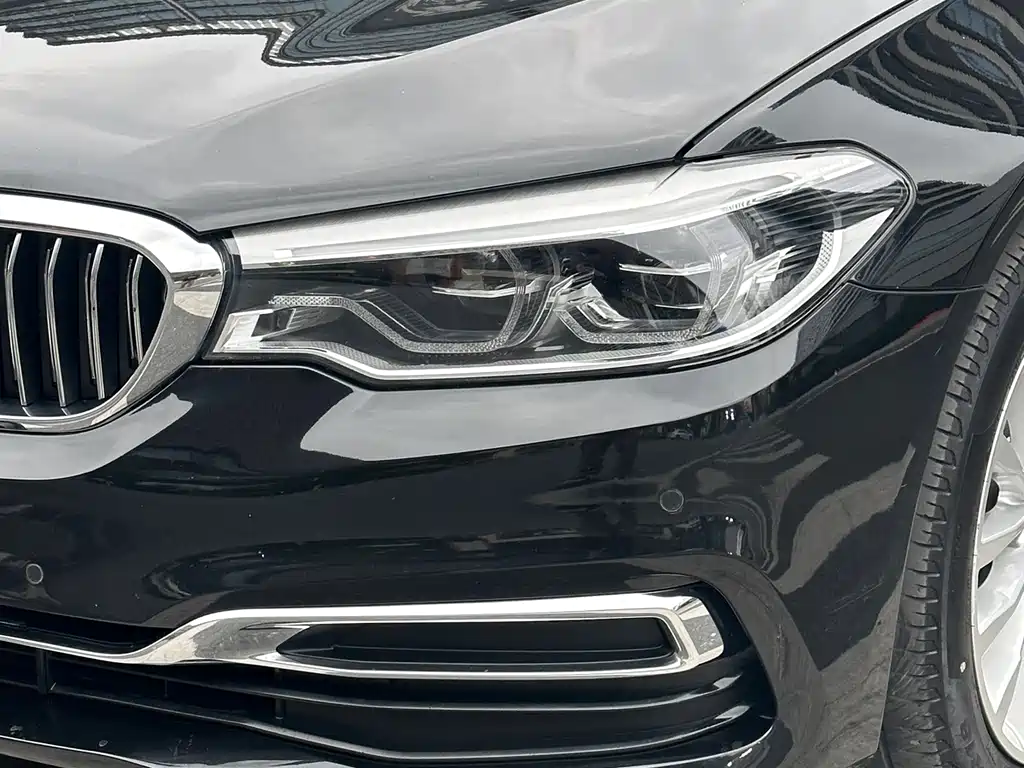 BMW 5 Series 2019 — фото 21