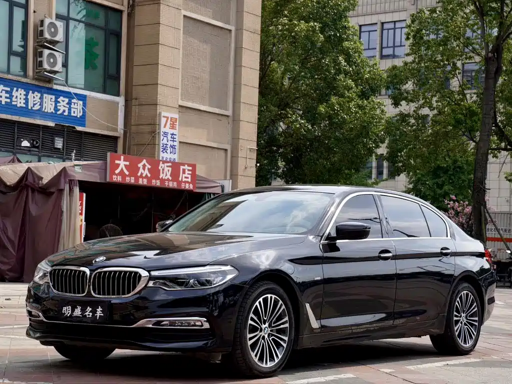 BMW 5 Series 2018 — фото 1