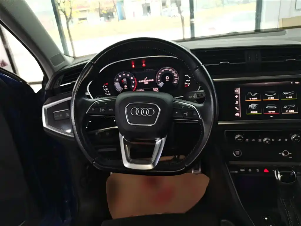 Audi Q3 2021 — фото 11