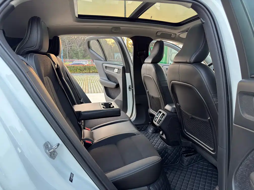 Volvo XC40 2019 — фото 10