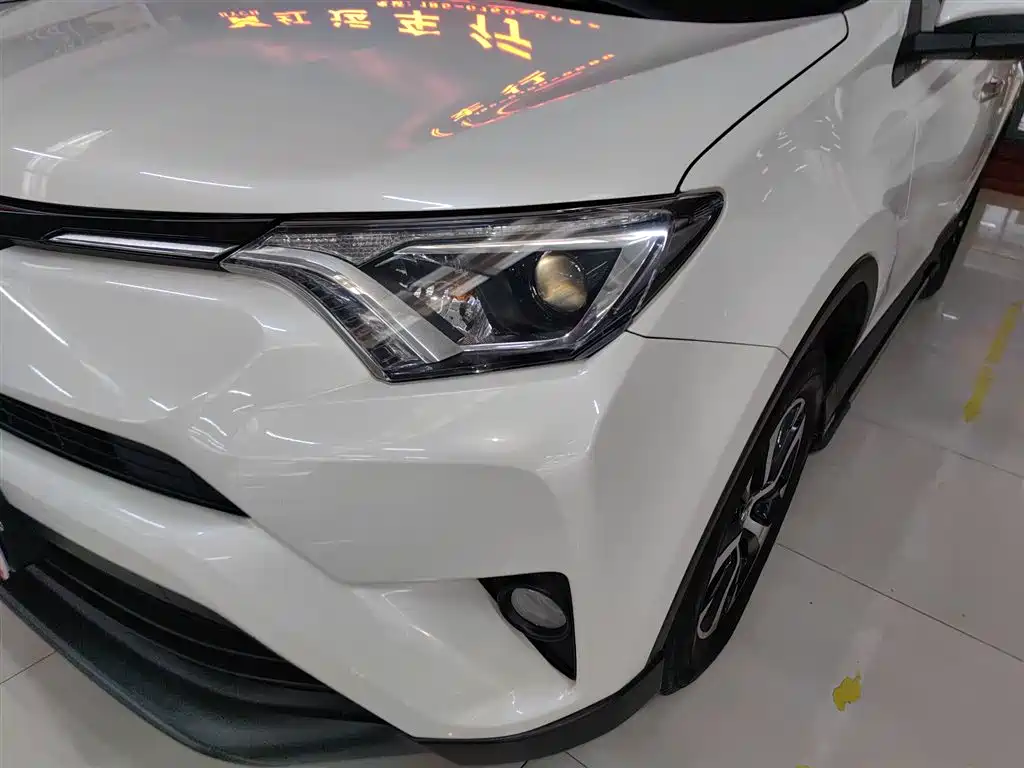 Toyota RAV4 2019 — фото 18