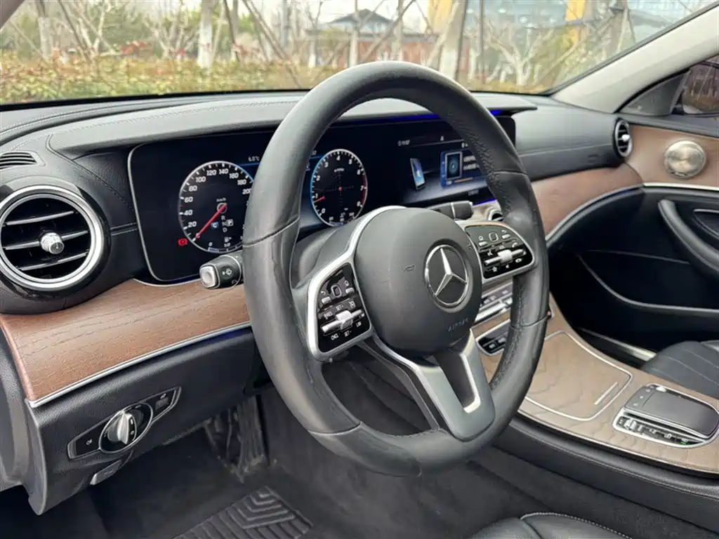 Mercedes-Benz E-Class 2020 — фото 25