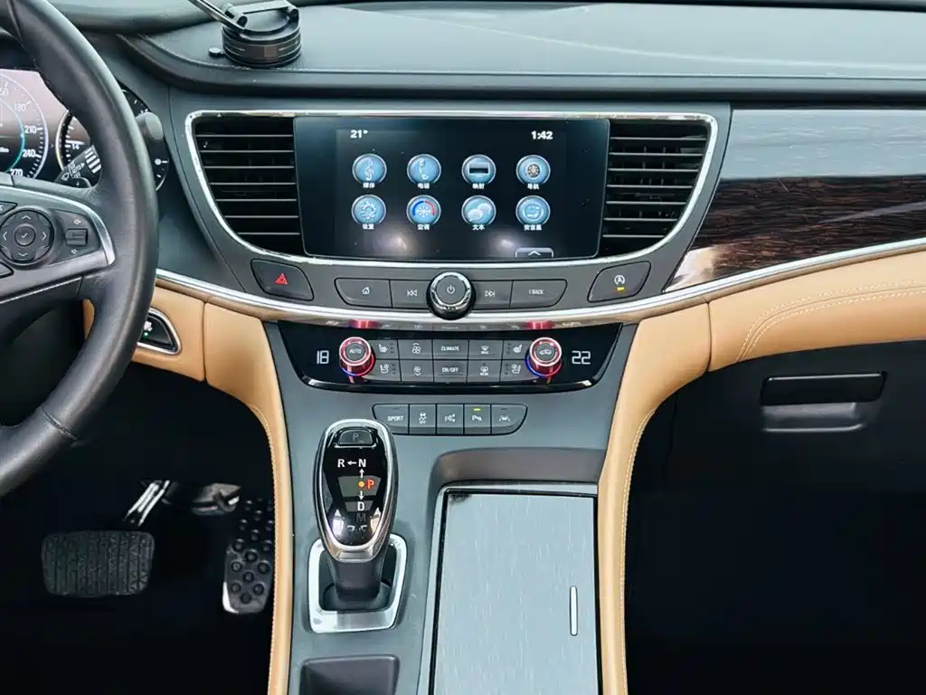 Buick LaCrosse 2017 — фото 18