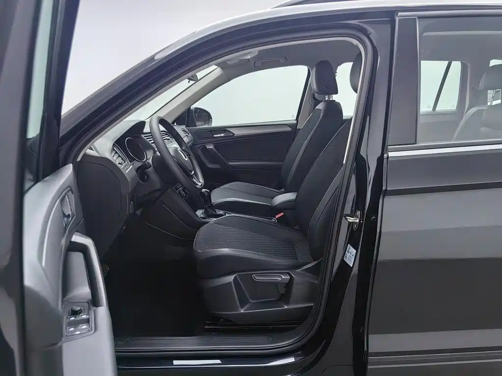 Volkswagen Tiguan L 2021 — фото 8