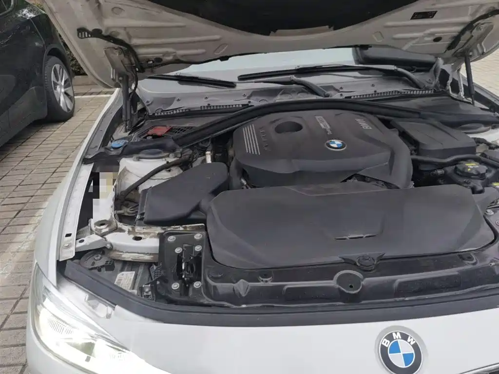 BMW 3 Series 2018 — фото 20
