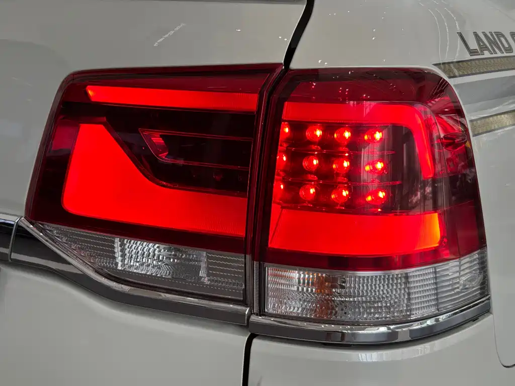 Toyota Land Cruiser 2018 — фото 18