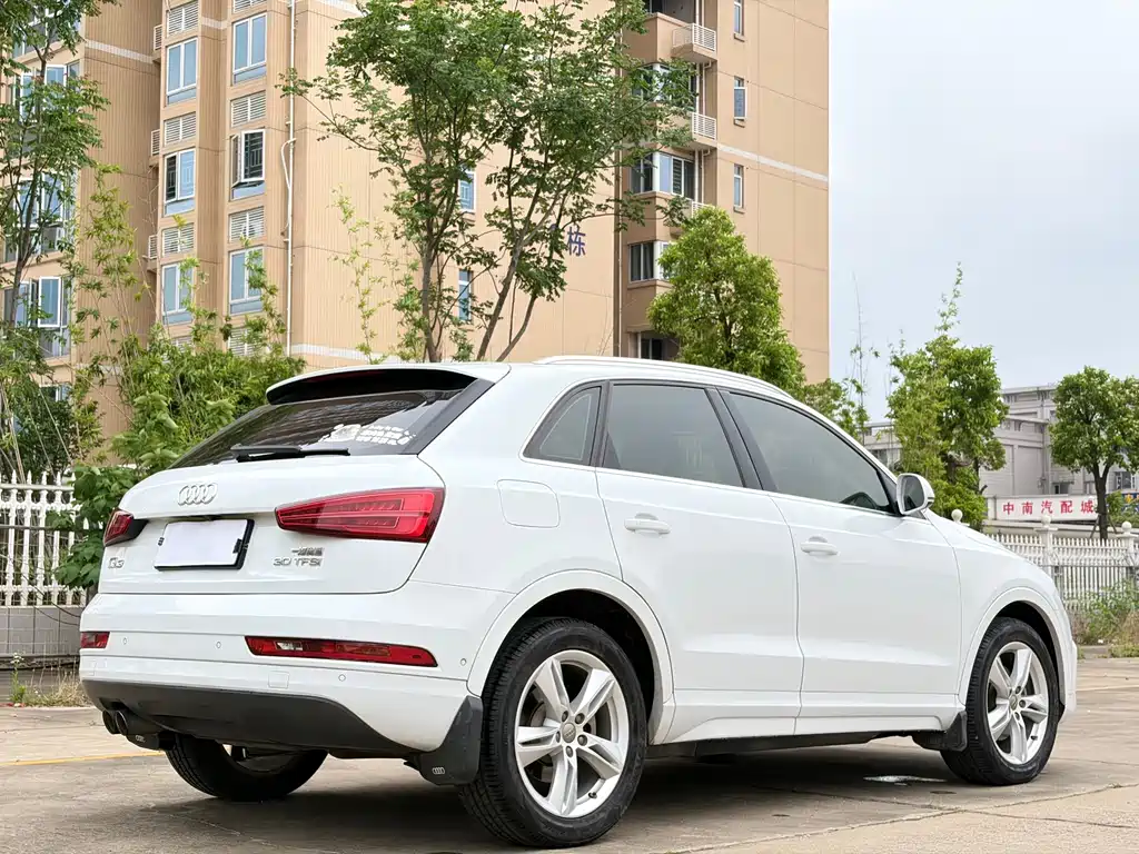Audi Q3 2017 — фото 11