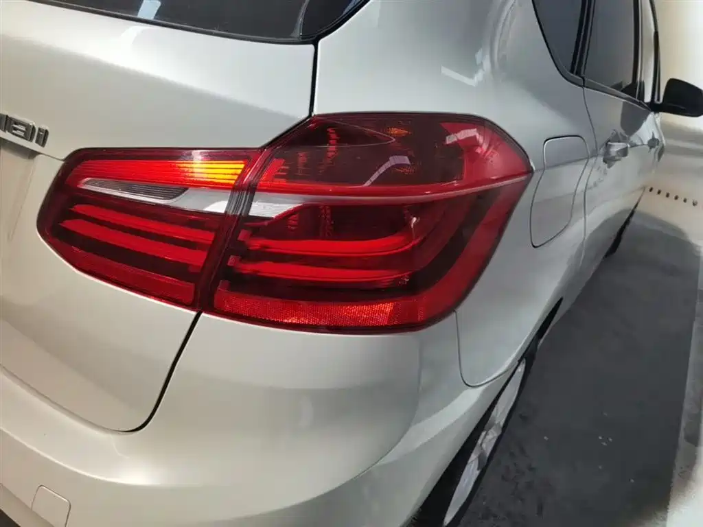 BMW 2 Series Active Tourer 2017 — фото 8