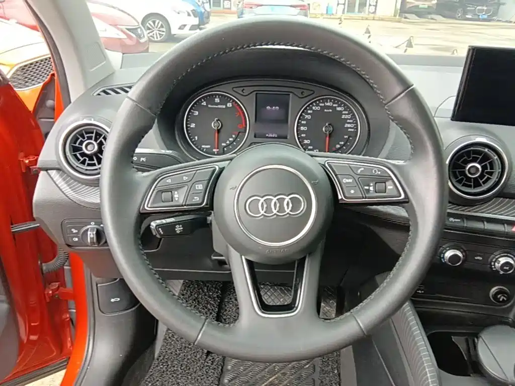 Audi Q2L 2019 — фото 11