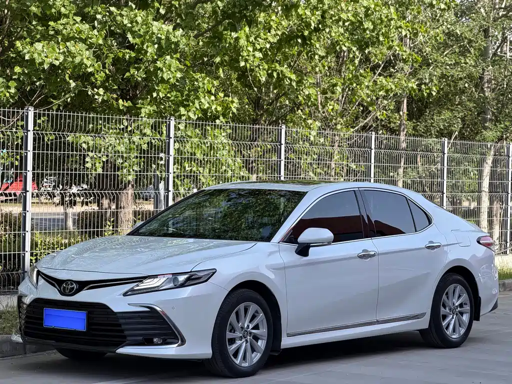 Toyota Camry 2021 — фото 1