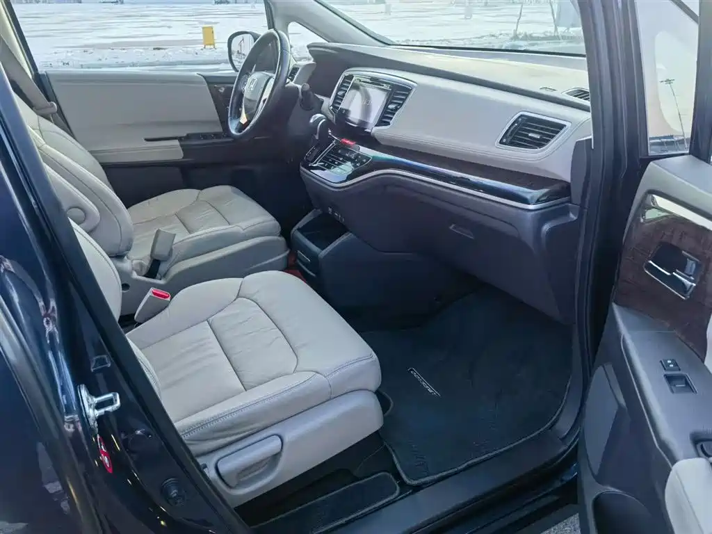 Honda Odyssey 2015 — фото 10