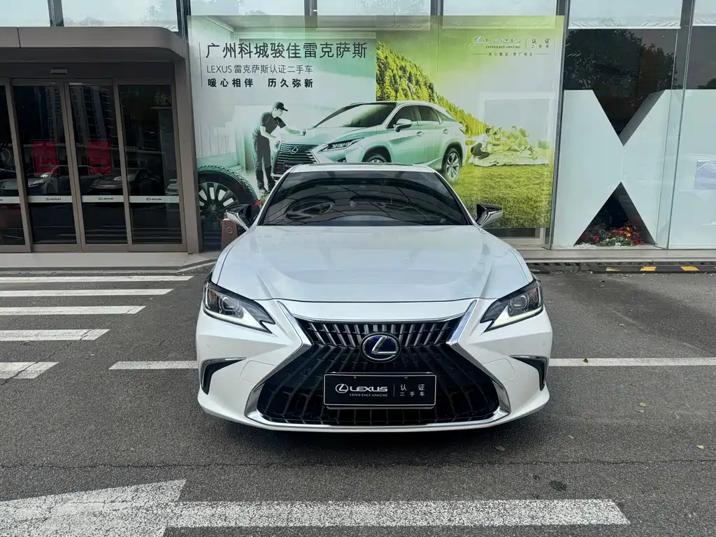 Lexus ES 2021 — фото 1