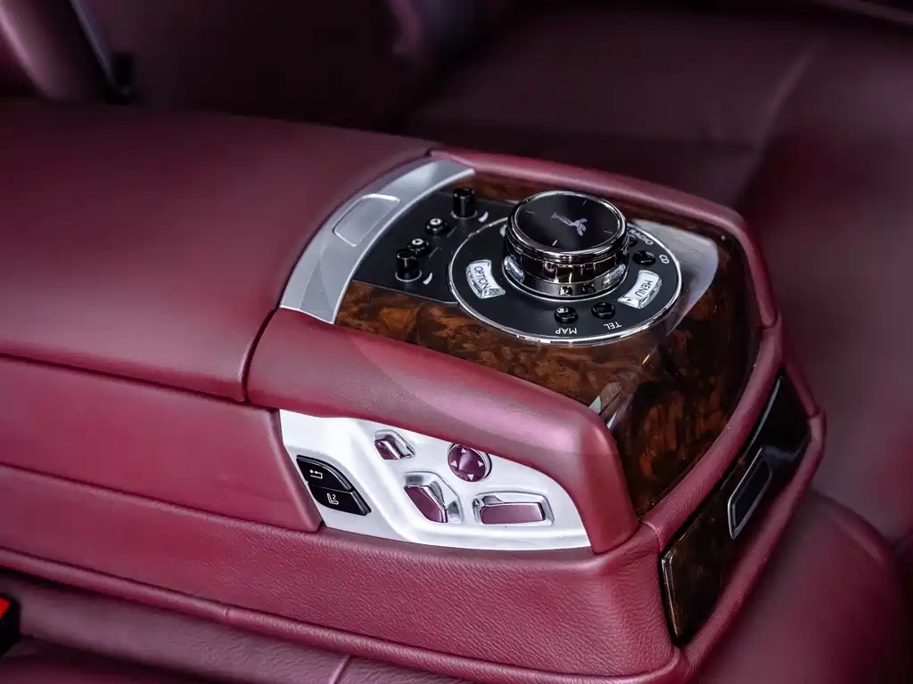 Rolls-Royce Ghost 2010 — фото 11