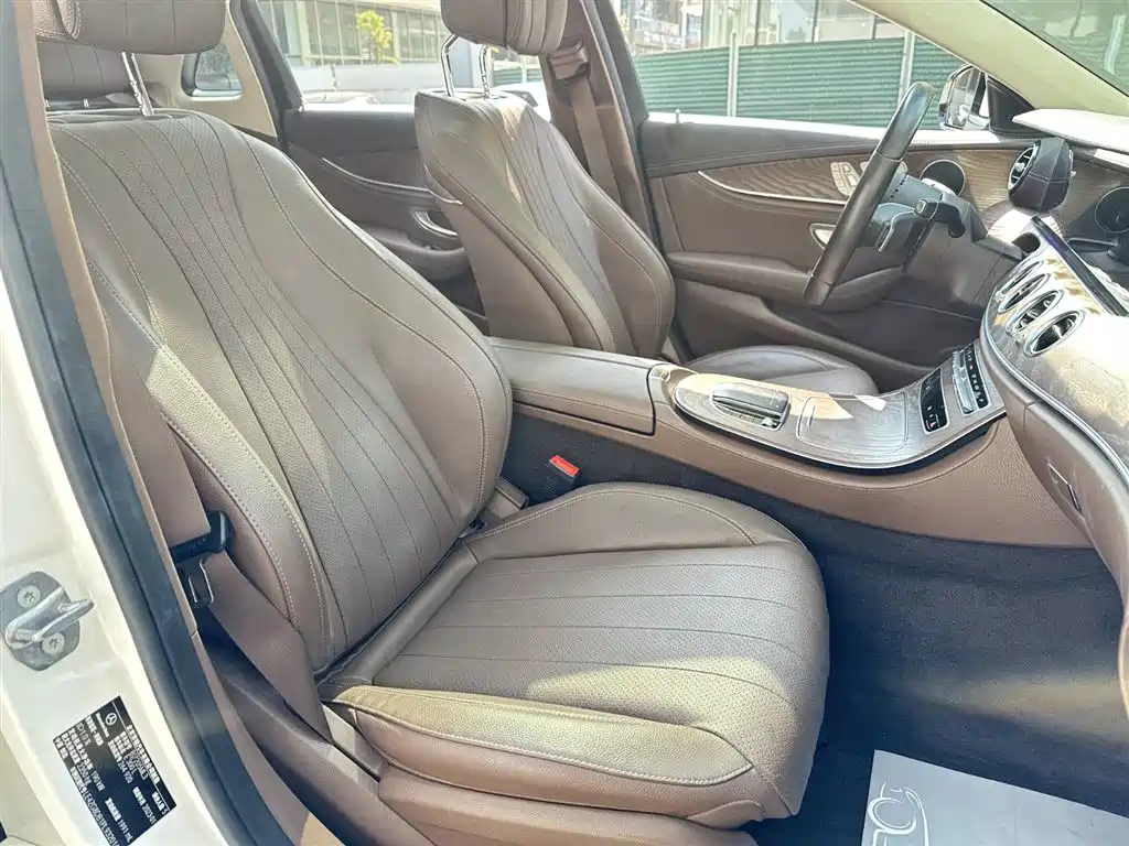 Mercedes-Benz E-Class 2023 — фото 12