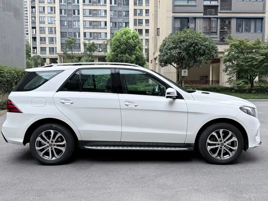 Mercedes-Benz GLE 2017 — фото 7
