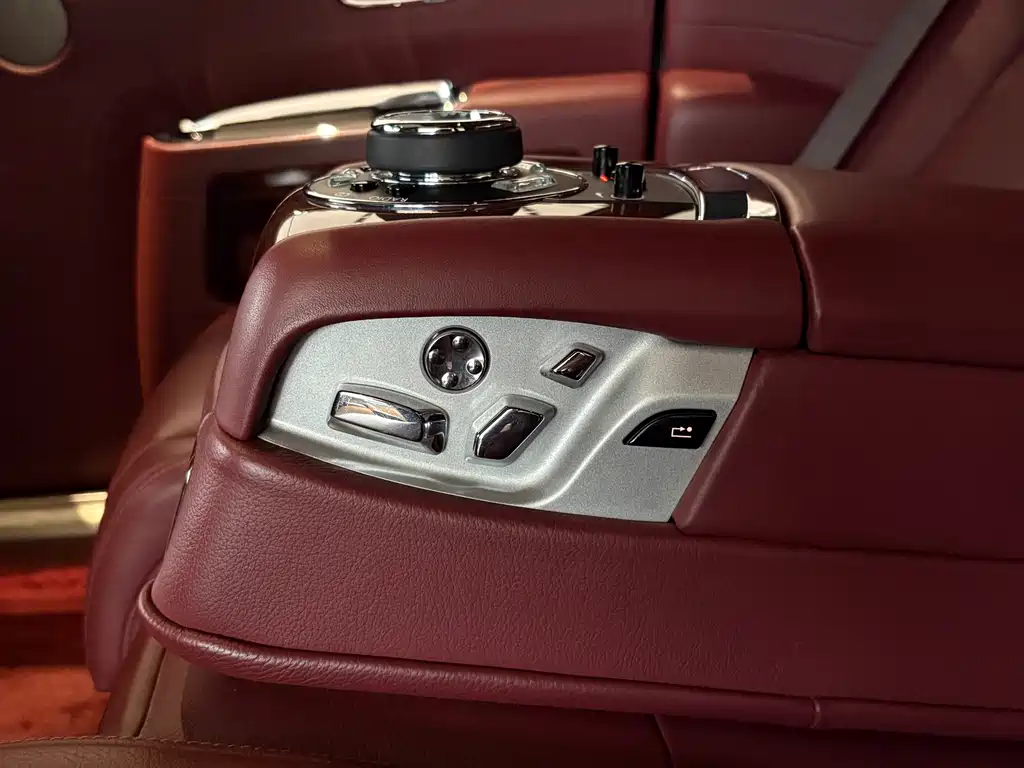 Rolls-Royce Ghost 2016 — фото 16
