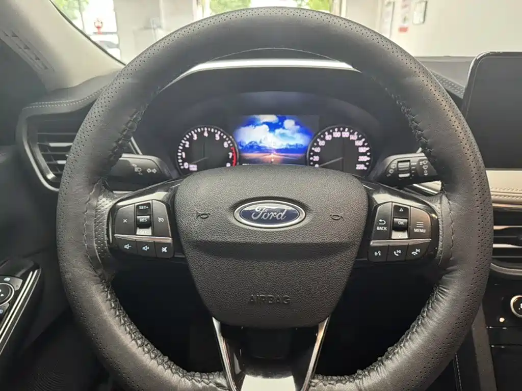 Ford Escape 2022 — фото 11