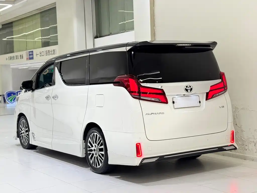 Toyota Alphard 2018 — фото 3