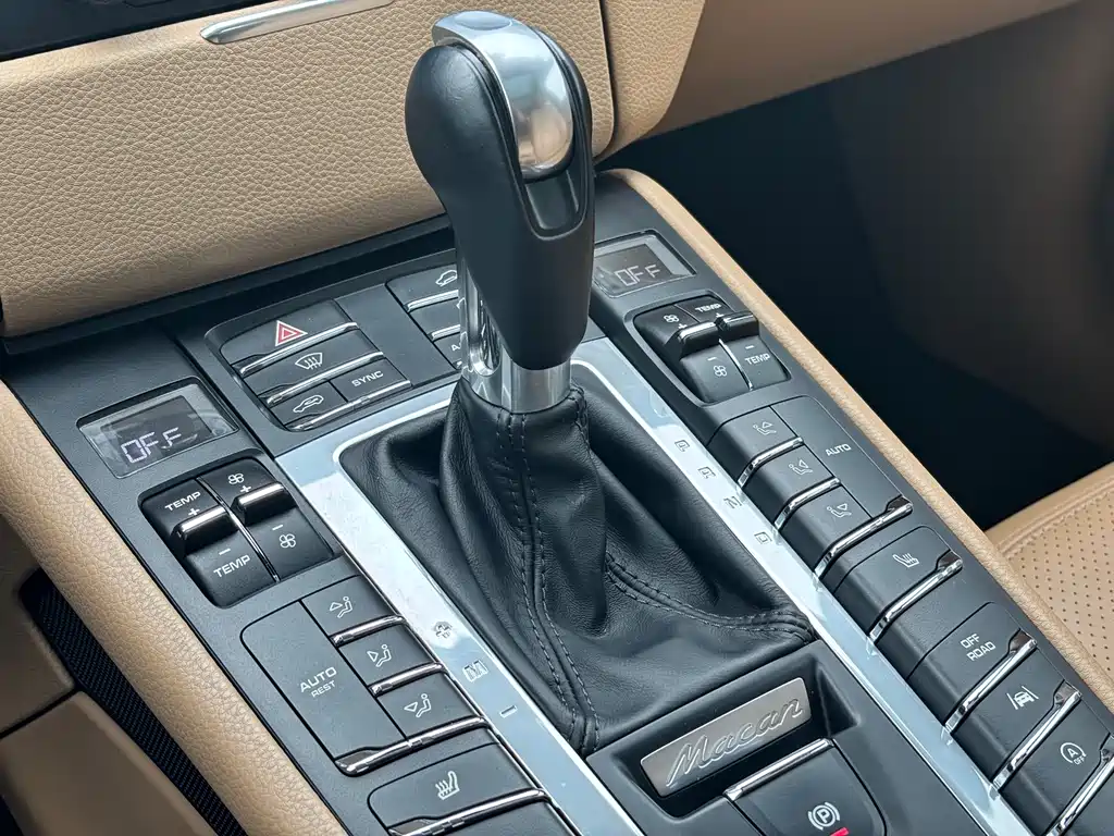 Porsche Macan 2017 — фото 23