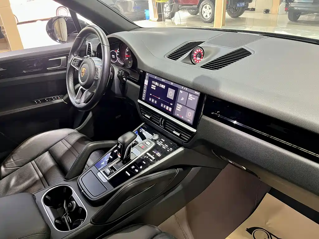 Porsche Cayenne 2018 — фото 16