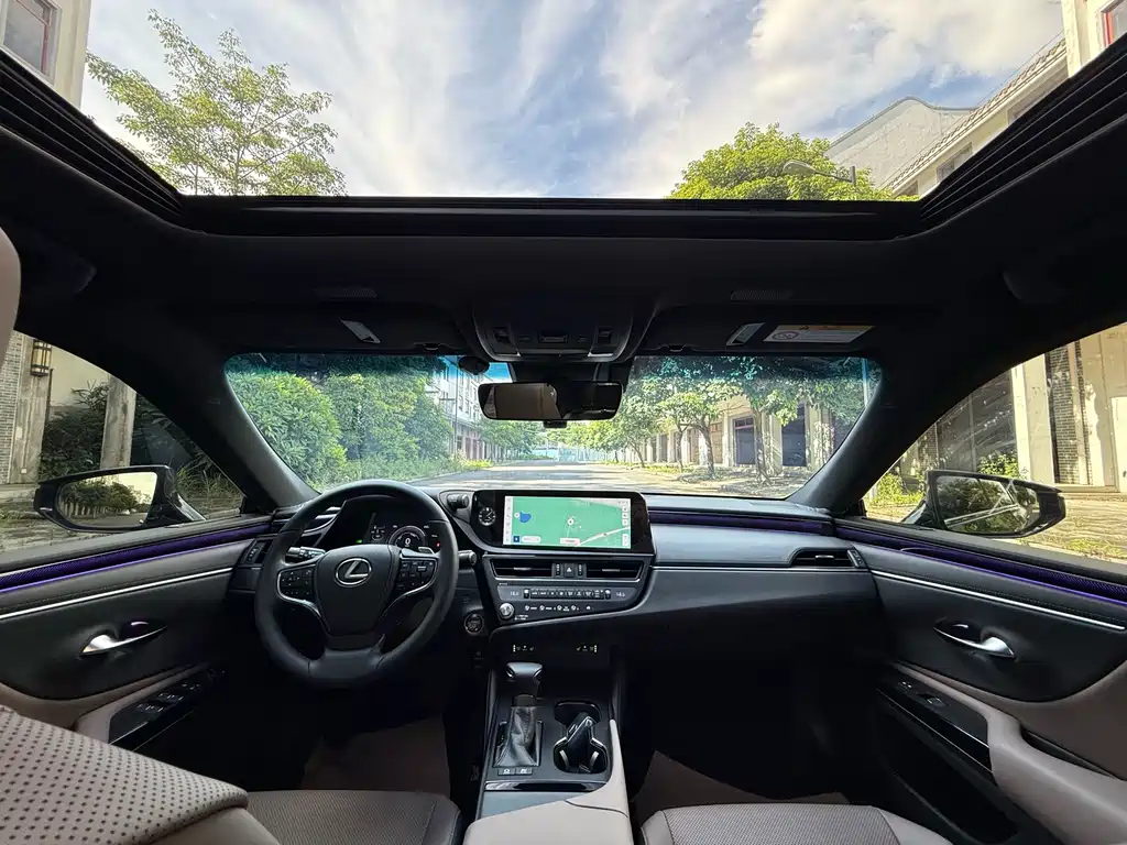 Lexus ES 2024