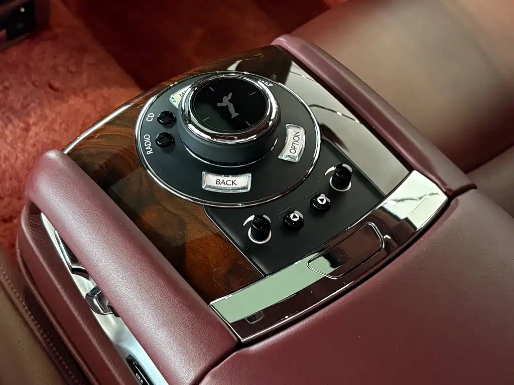 Rolls-Royce Ghost 2016 — фото 15