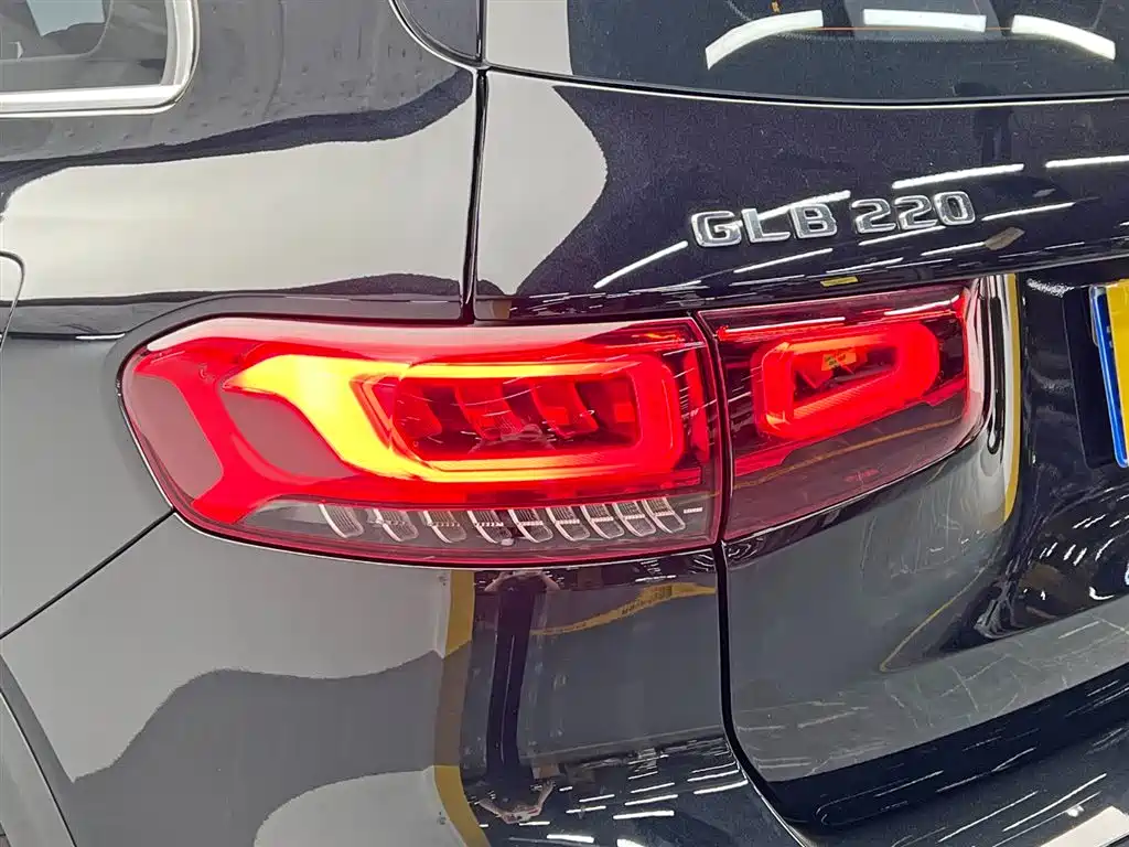 Mercedes-Benz GLB 2023 — фото 10
