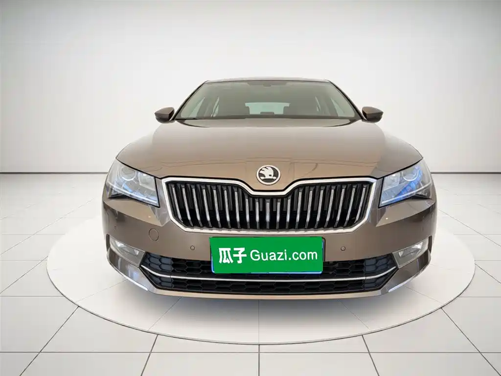 Skoda Superb 2019 — фото 3