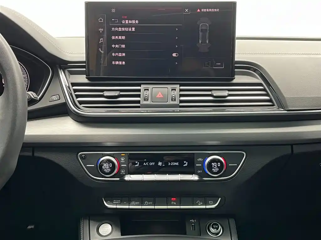 Audi Q5L 2023 — фото 25