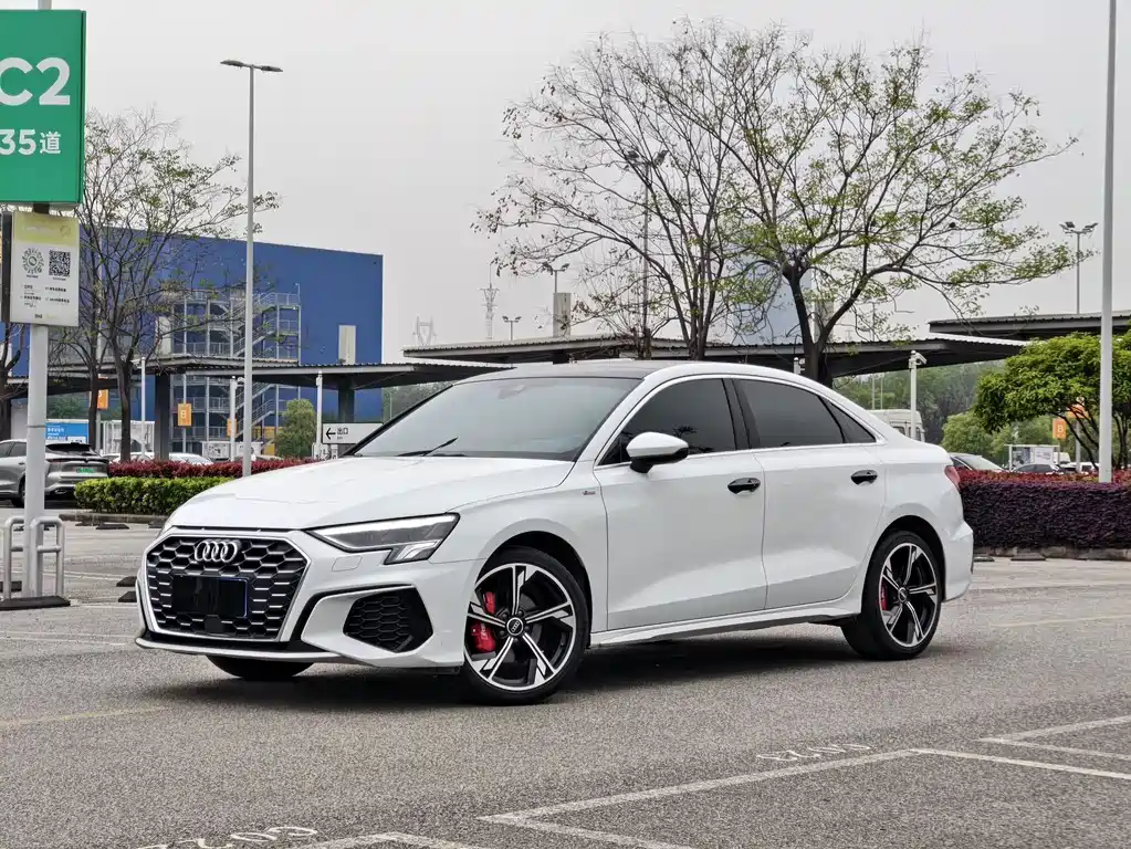 Audi A3 2023 — фото 1