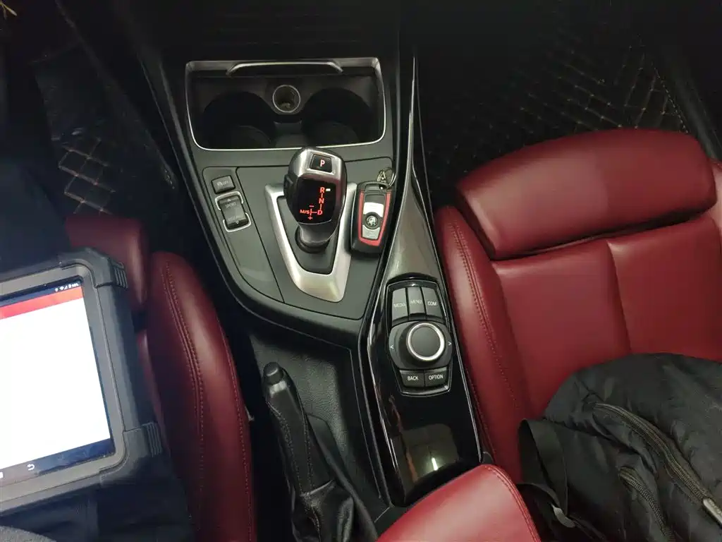 BMW 1 Series 2018 — фото 14