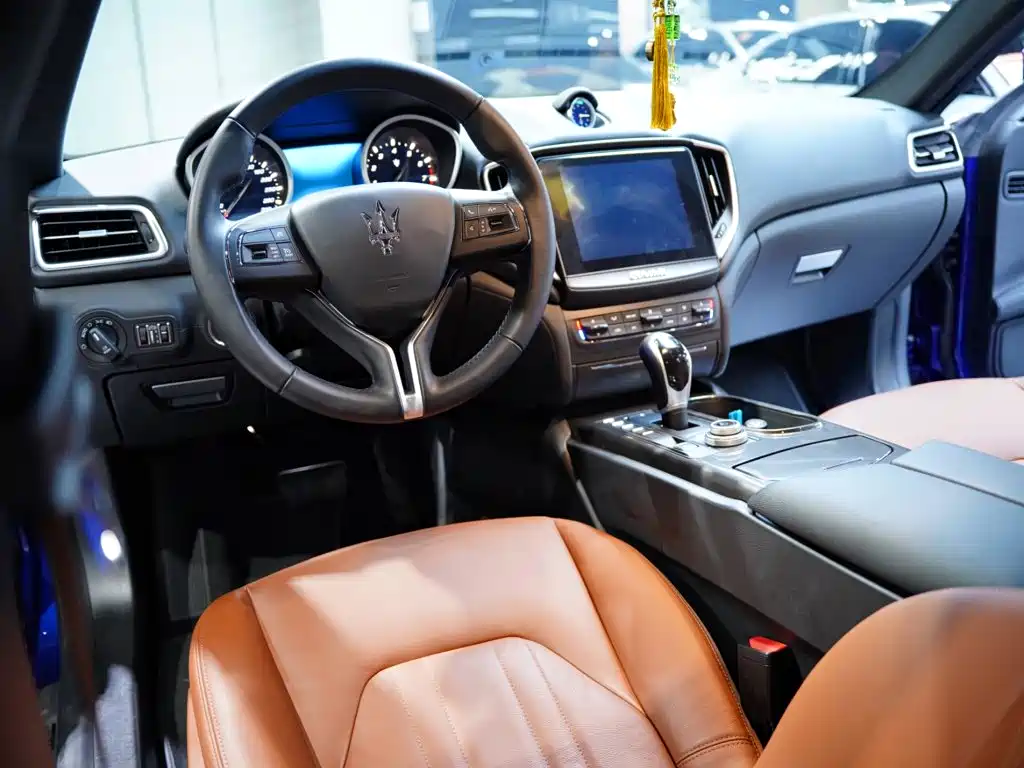 Maserati Ghibli 2019 — фото 26