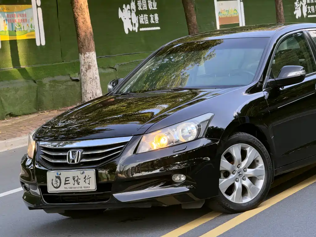 Honda Accord 2011 — фото 24