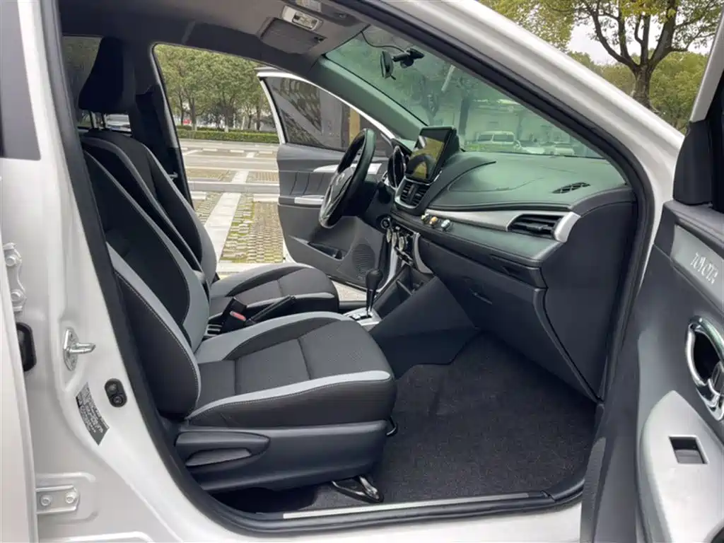 Toyota Yaris L 2021 — фото 18