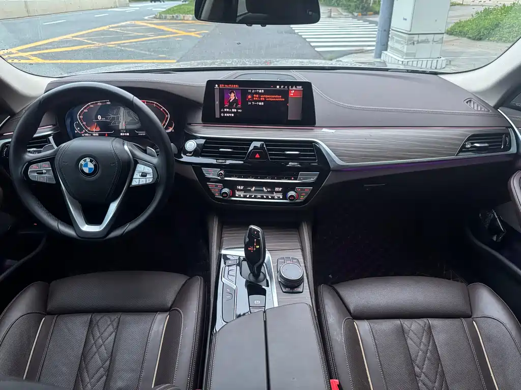 BMW 5 Series 2020 — фото 8