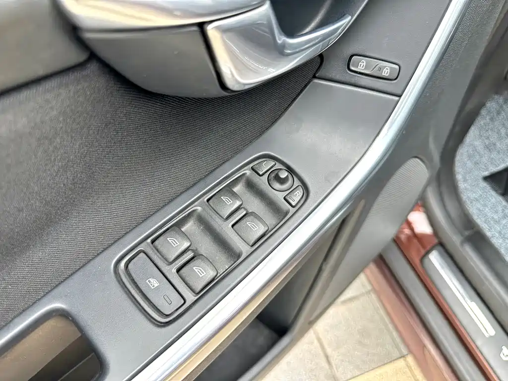 Volvo XC60 2015 — фото 10