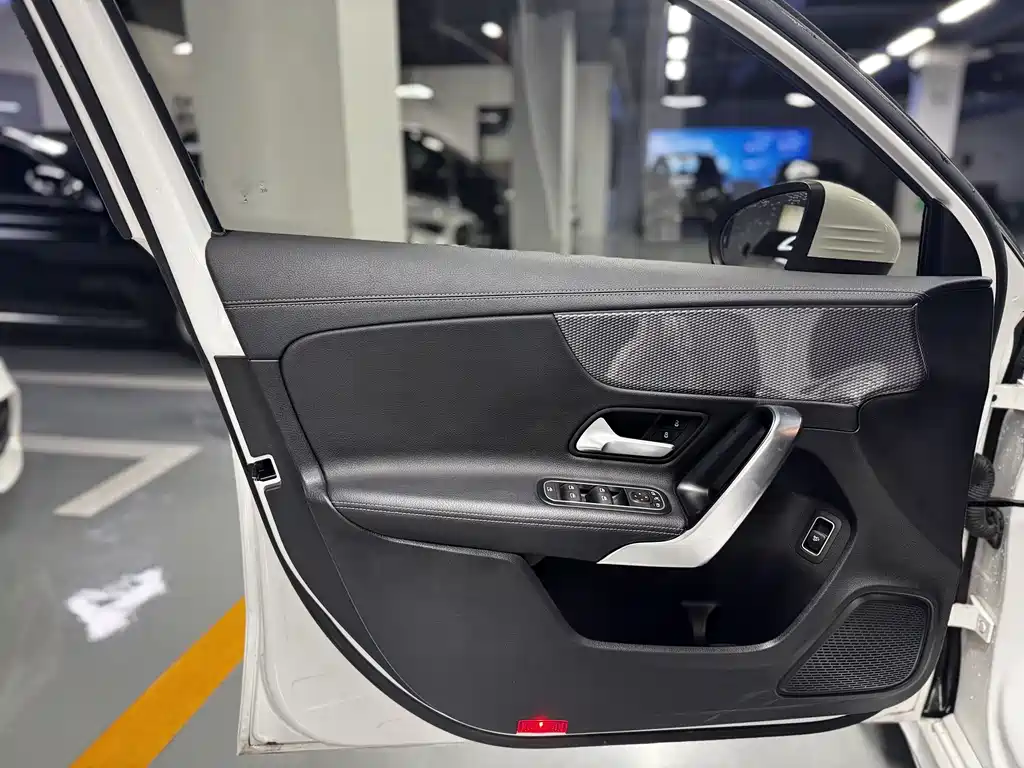 Mercedes-Benz A-Class 2022 — фото 12