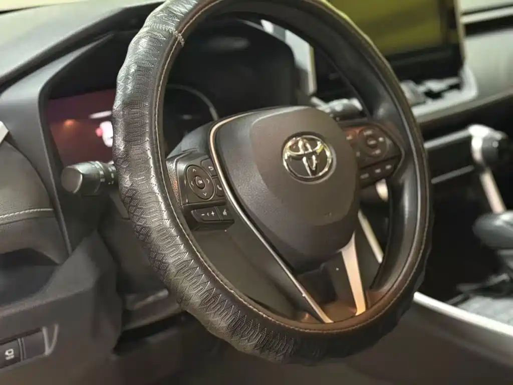 Toyota RAV4 2019 — фото 11