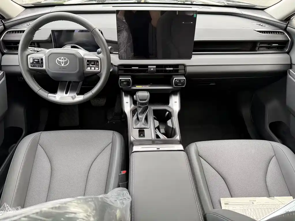 Toyota RAV4 — фото 6