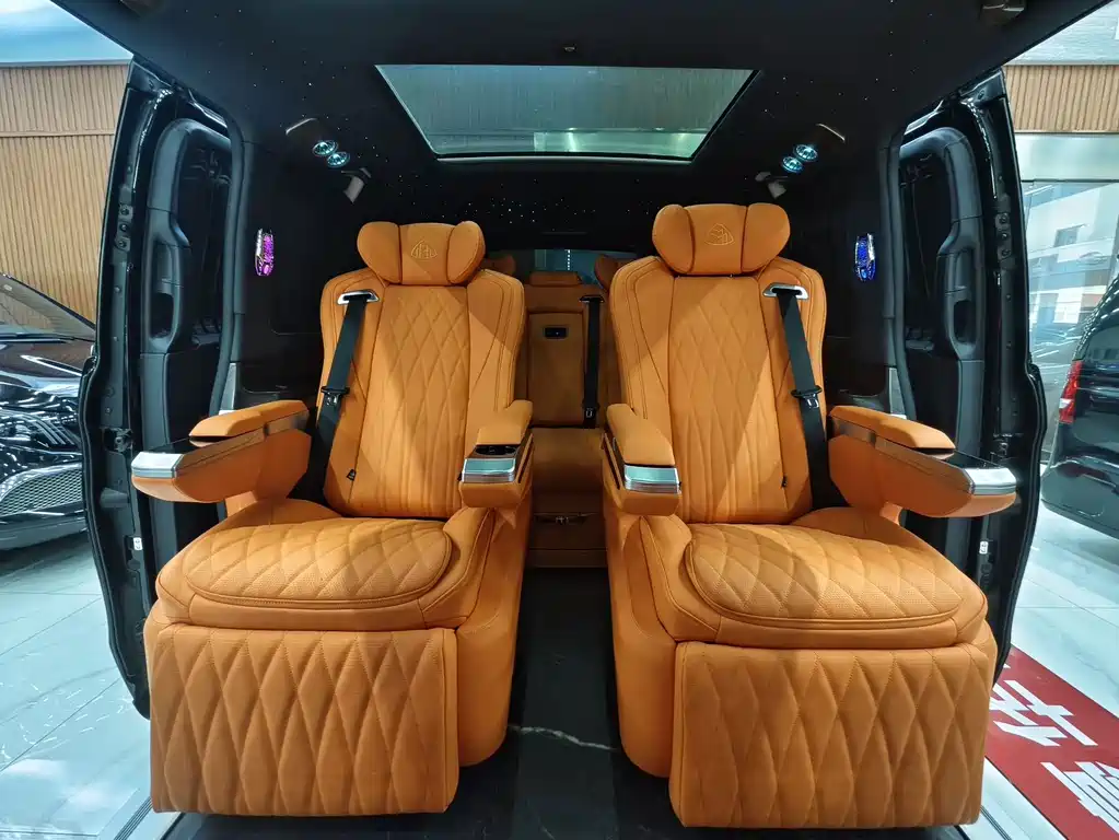 Mercedes-Benz V-Class 2021 — фото 15