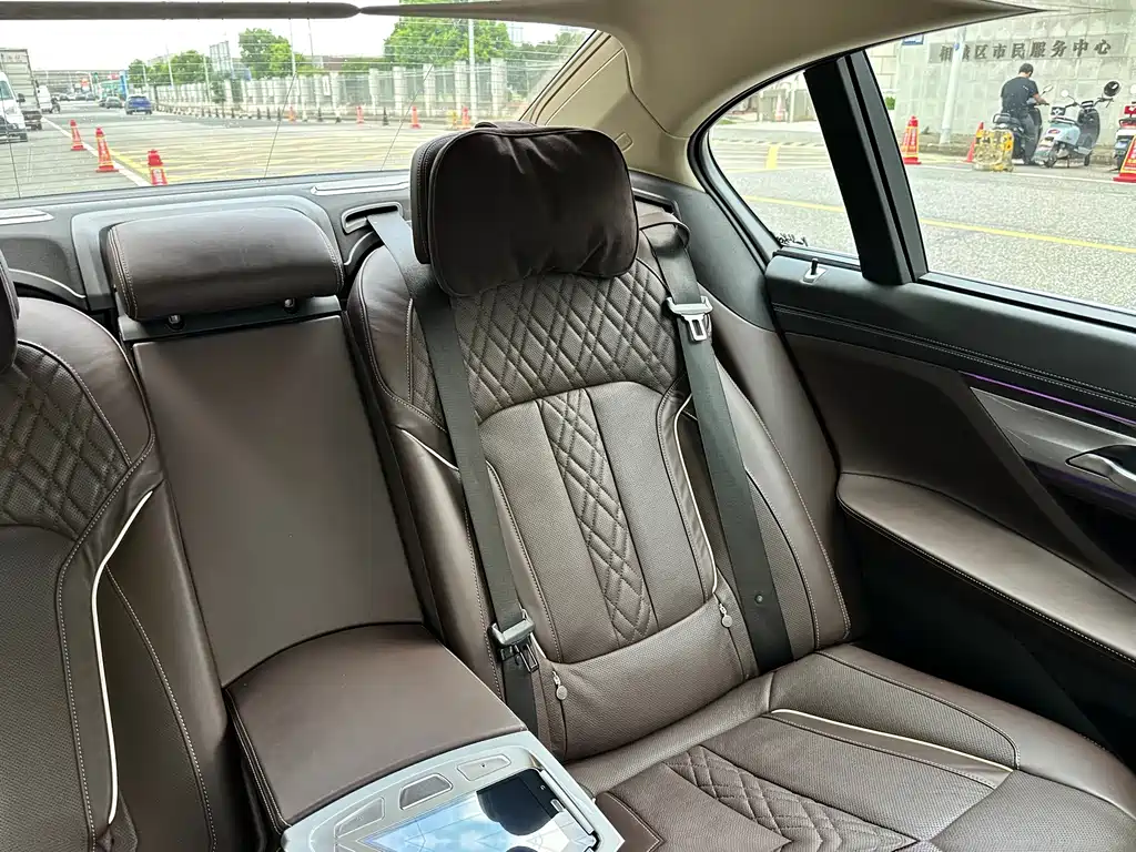 BMW 7 Series 2016 — фото 28