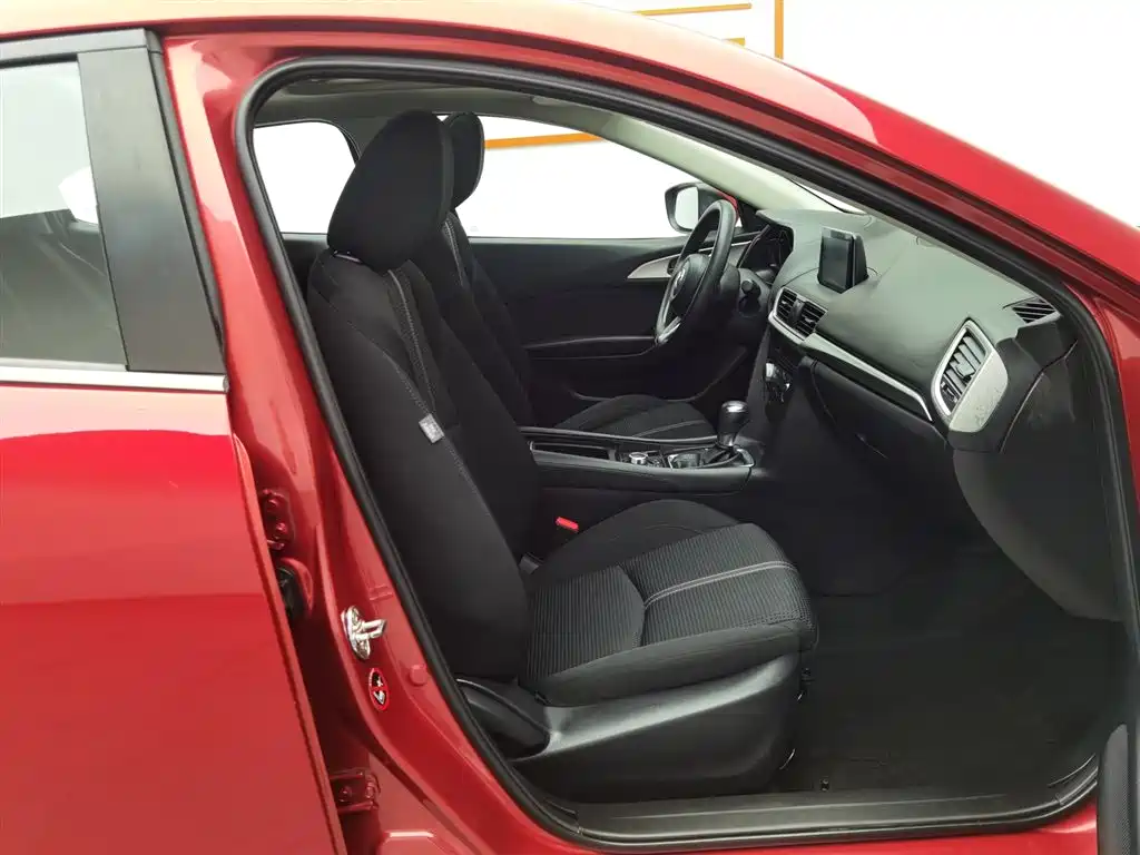 Mazda 3 Axela 2018 — фото 23
