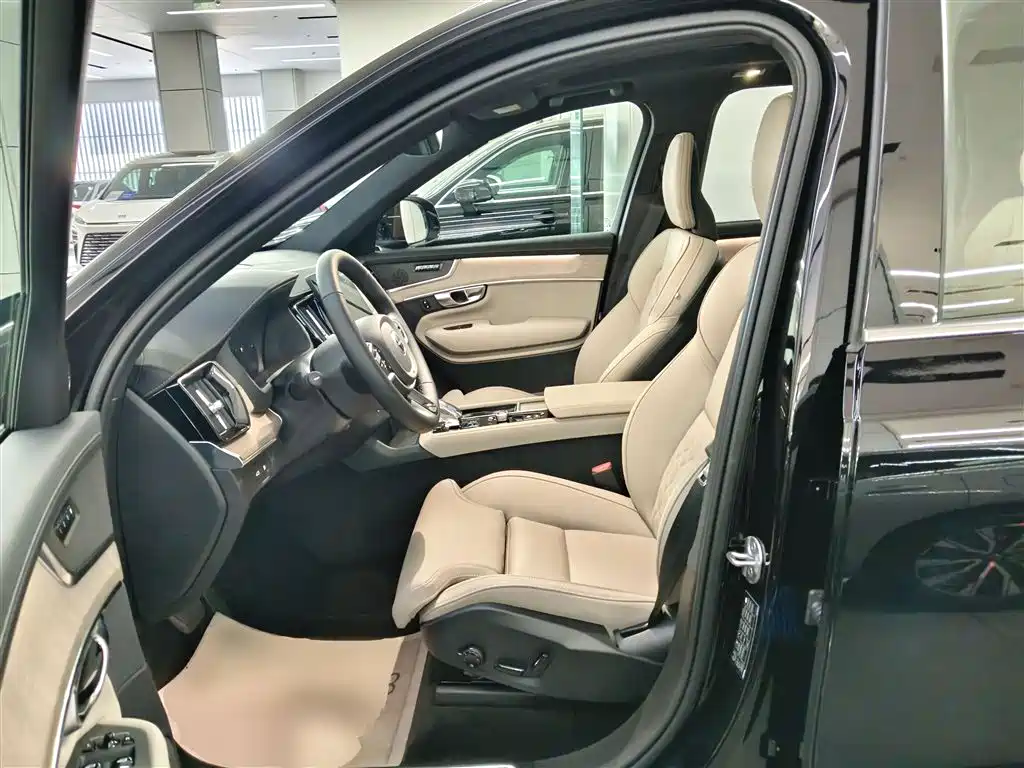 Volvo XC90 PHEV 2026 — фото 15