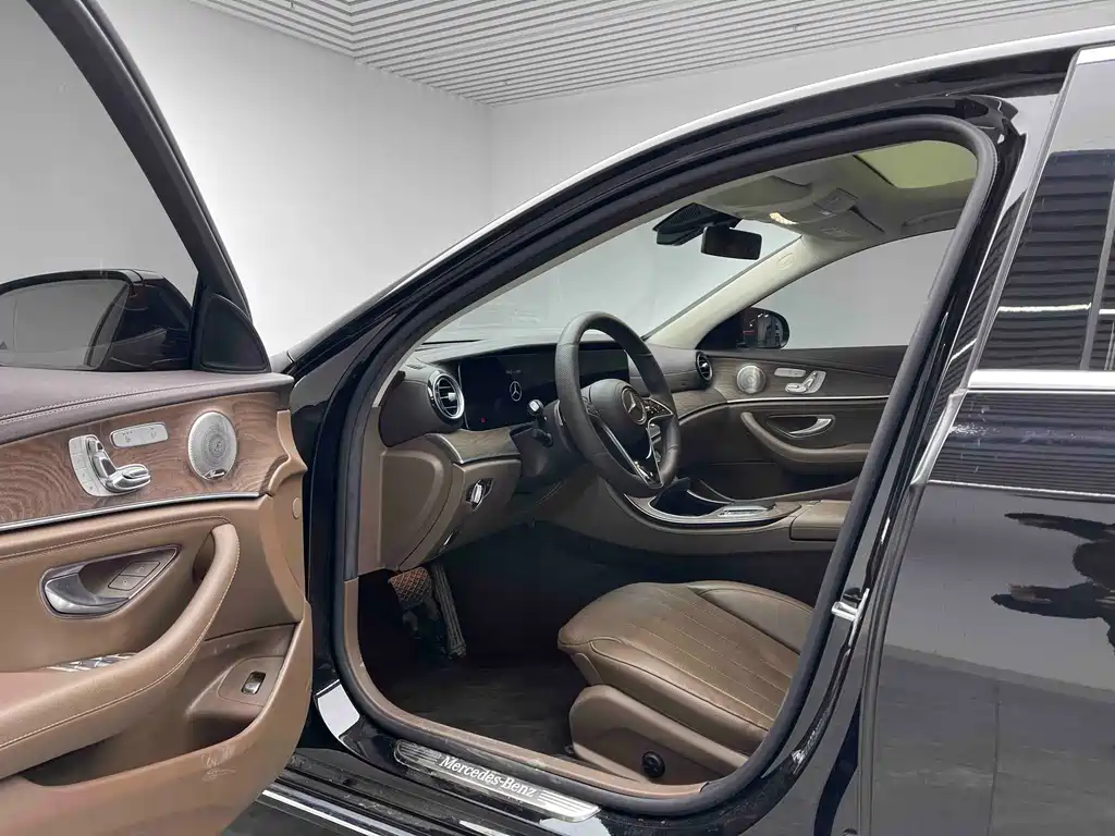 Mercedes-Benz E-Class 2021 — фото 15