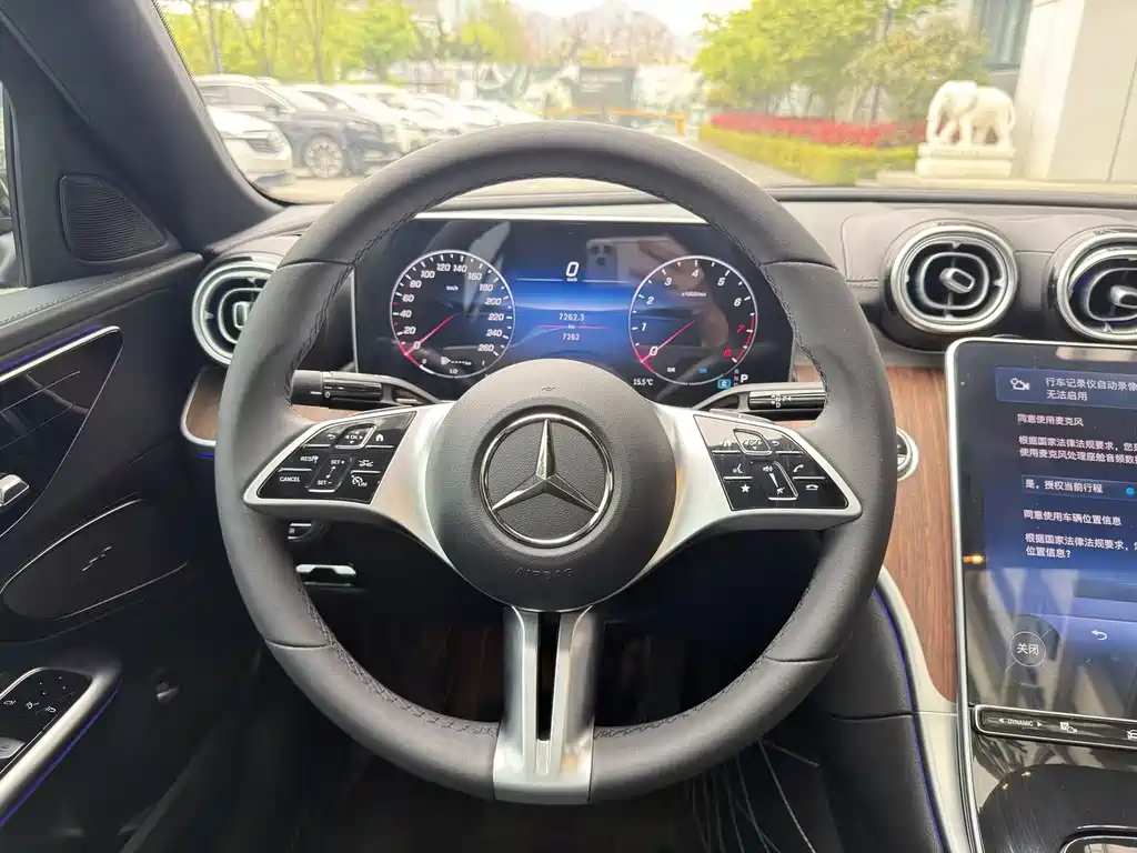 Mercedes-Benz C-Class 2025 — фото 22