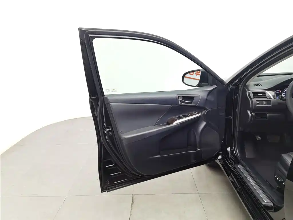 Toyota Camry 2016 — фото 8