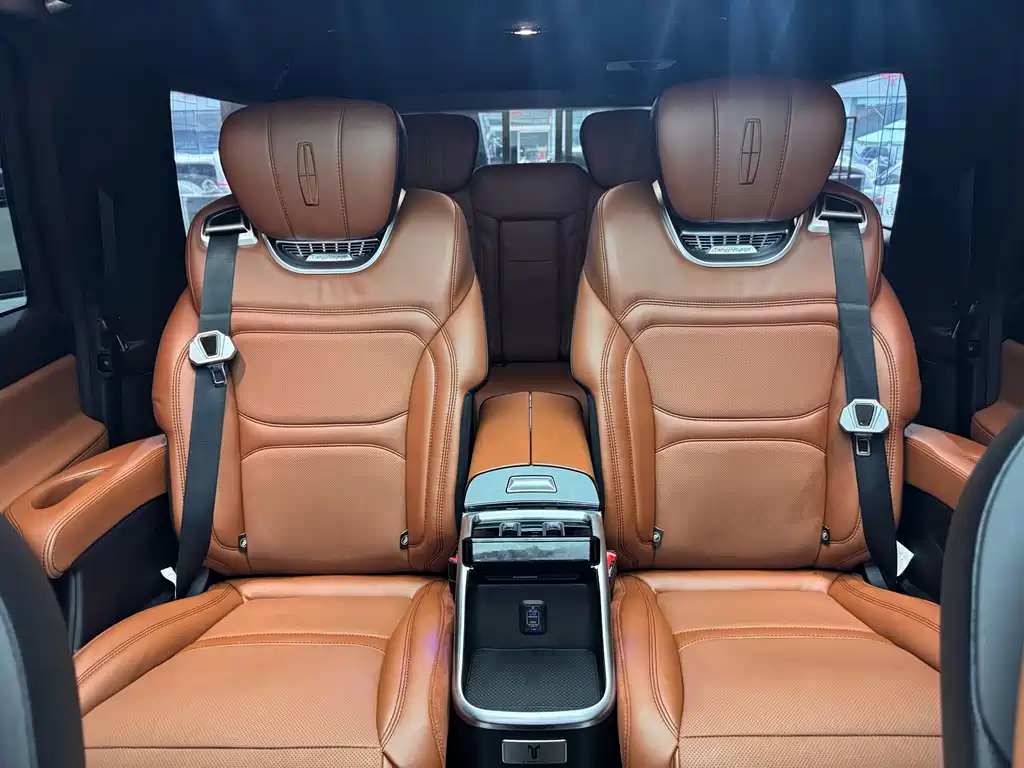 Lincoln Navigator 2019 — фото 23