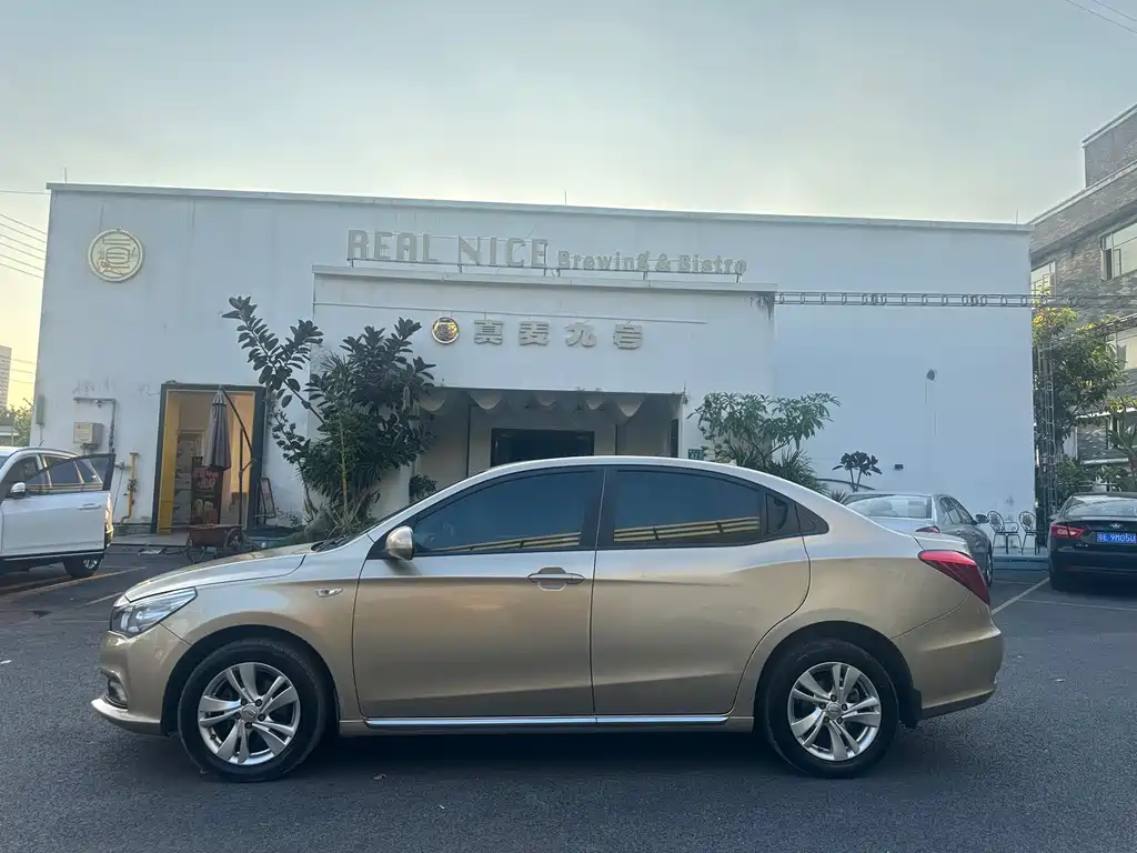 GAC Motor Trumpchi GA3S 2015 — фото 8